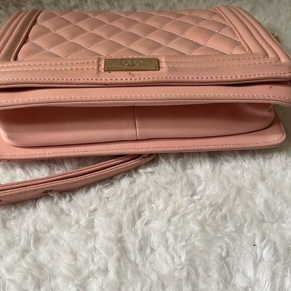 synthetic pink quilted shoulder/crossbody bag gold tone chain & accents - Picture 14 of 15